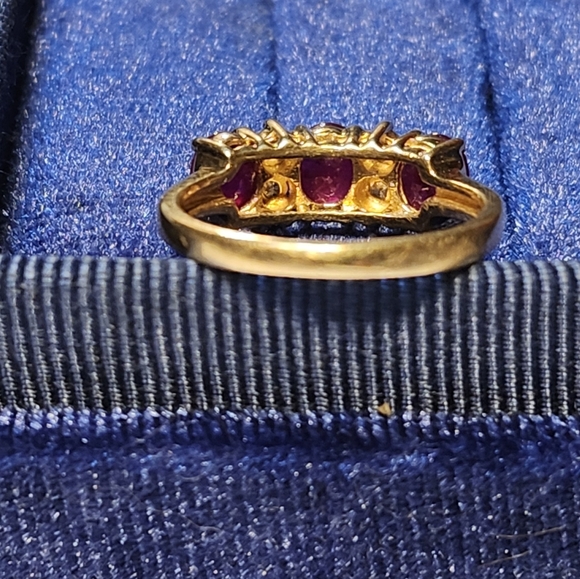 Beautiful 14 kt  Ruby and Diamond Ring - Picture 12 of 16
